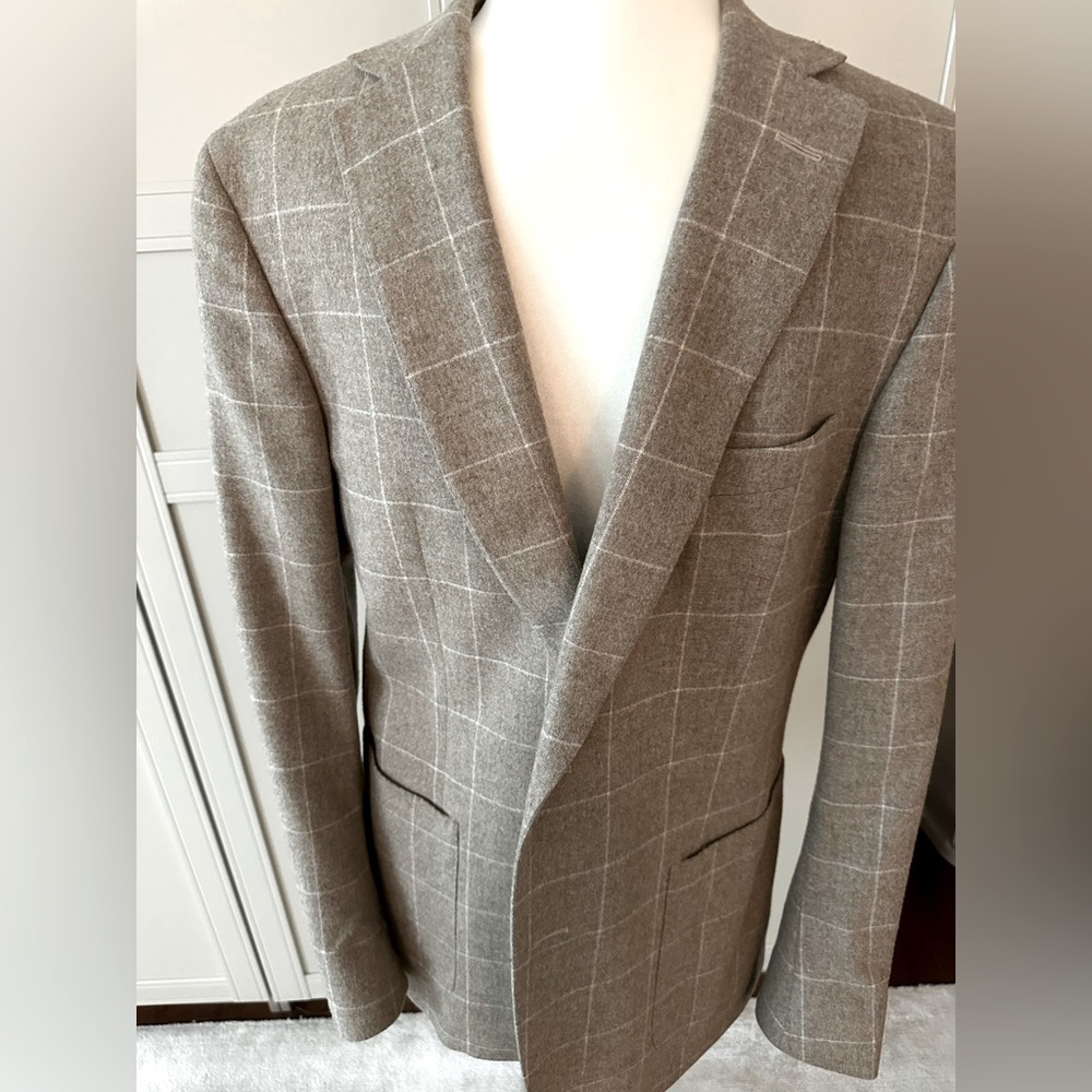 Z Zegna tan jacket with white check. Size 40 R
